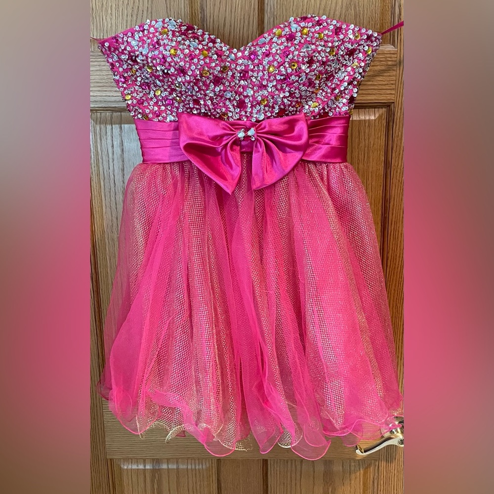 Unknown brand, size 6, pink and gold